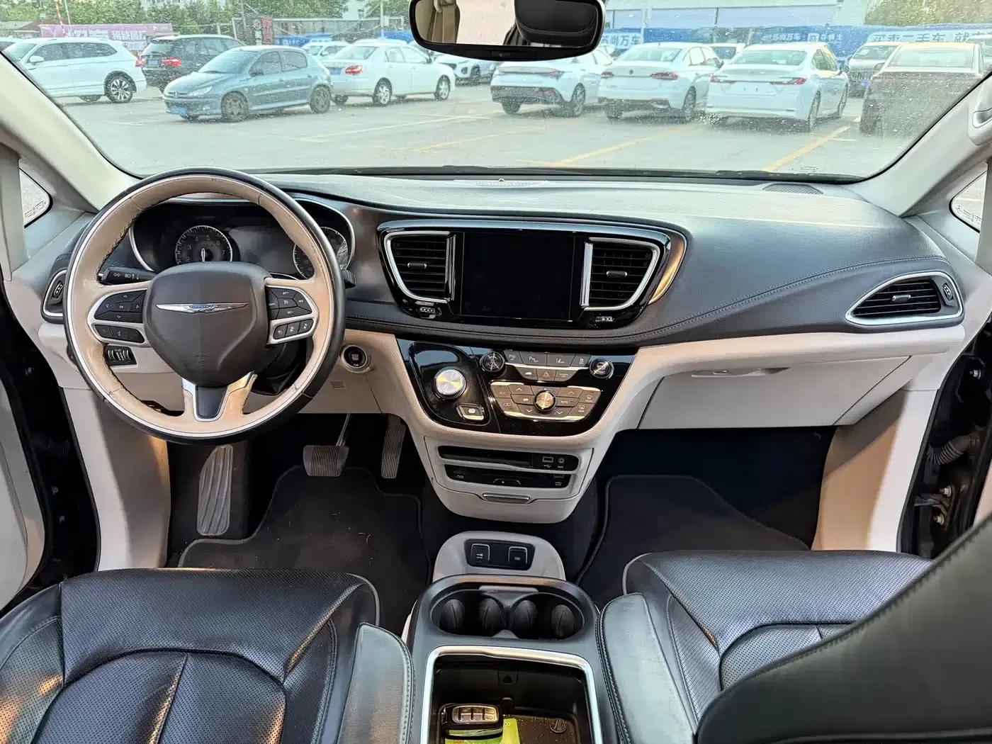 2017 Imported Grand Voyager 3.6L Premium Edition — миниатюра 6