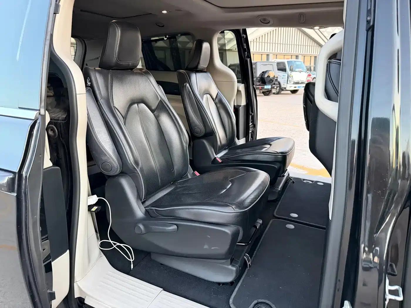 2017 Imported Grand Voyager 3.6L Premium Edition — миниатюра 7
