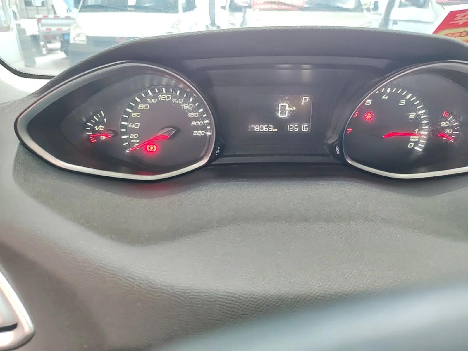 Peugeot 308S 2015 1.2T Automatic Jingchi Edition — миниатюра 14
