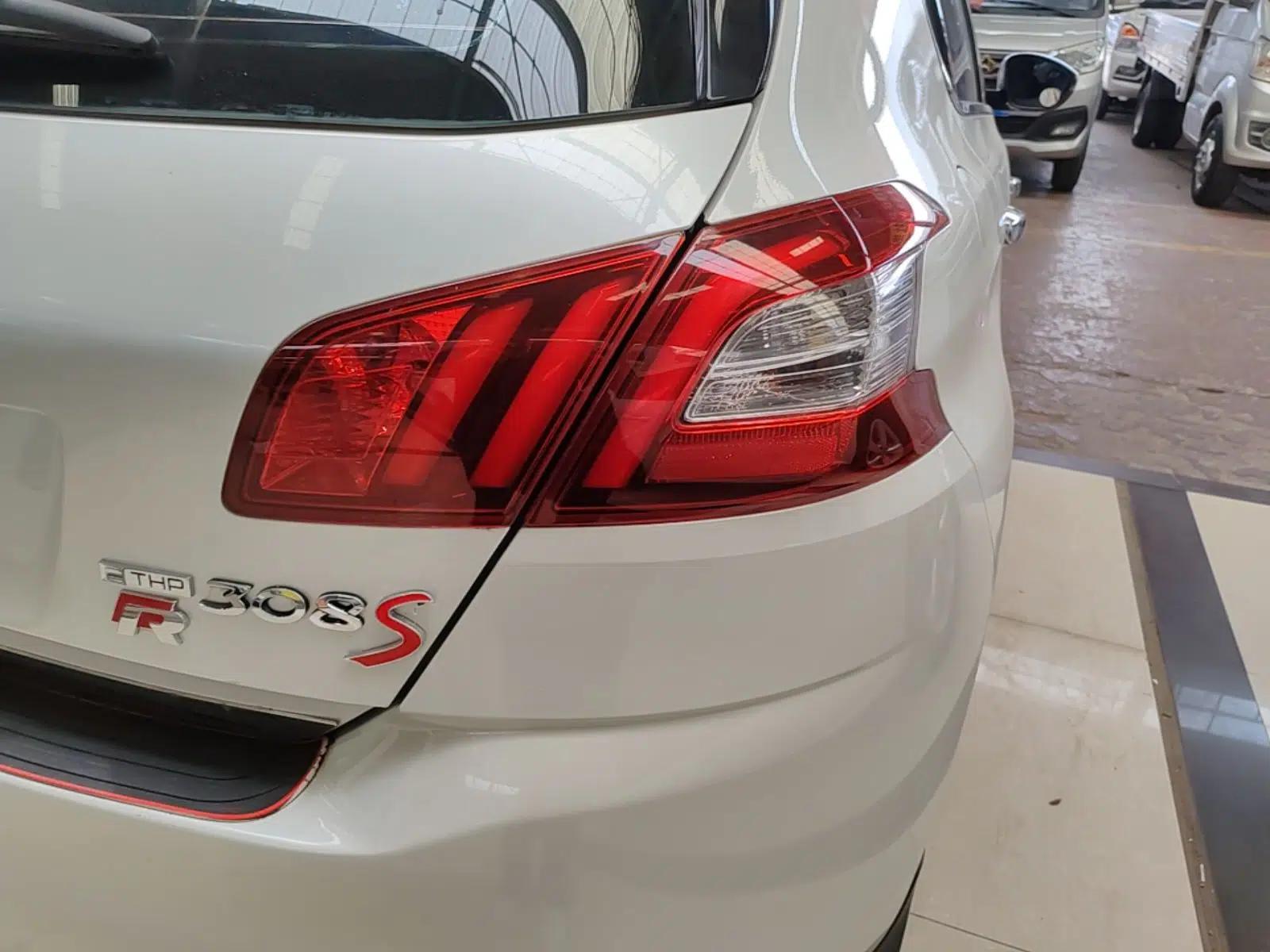Peugeot 308S 2015 1.2T Automatic Jingchi Edition — миниатюра 9