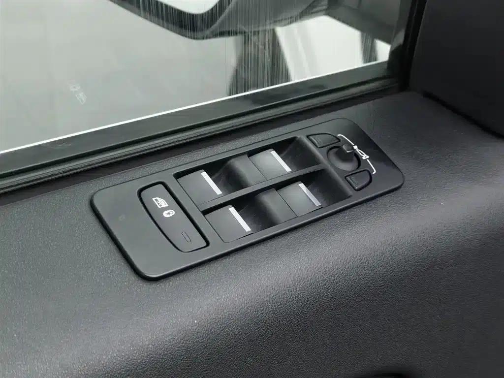 Discover Sporty New Energy 2021 P300e Performance Technology Edition — миниатюра 9