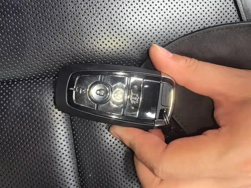 Adventurer New Energy 2021 PHEV AWD e-Elegant Edition — миниатюра 9