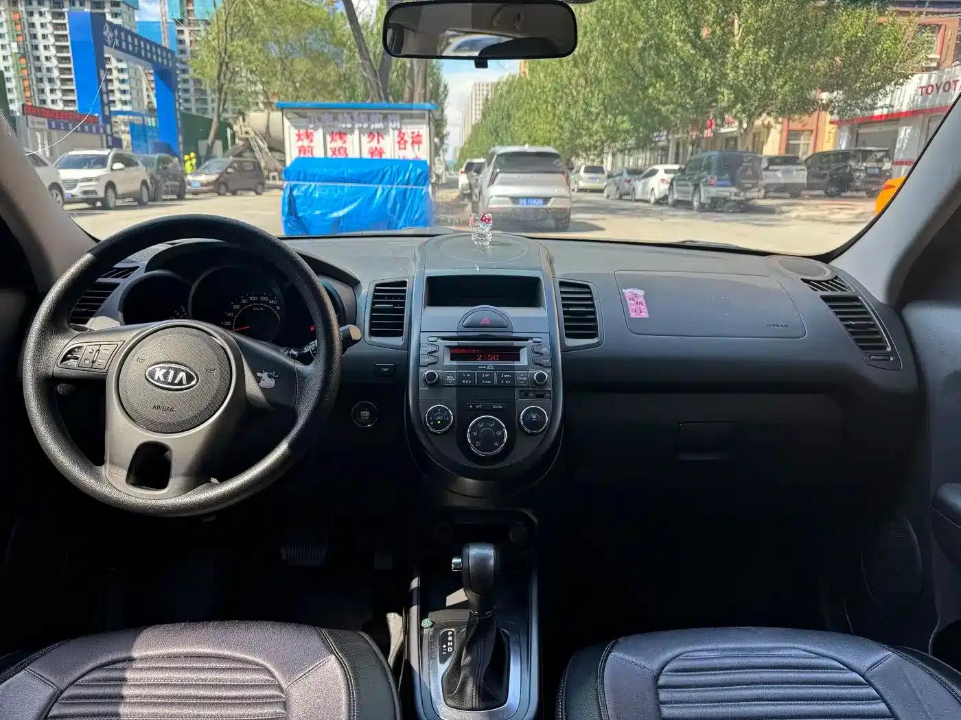 2013 Volkswagen Soul 1.6L AT GL — миниатюра 5