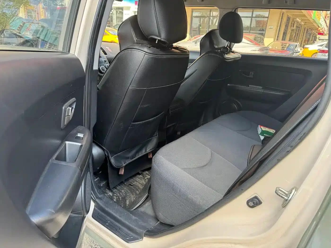 2013 Volkswagen Soul 1.6L AT GL — миниатюра 6