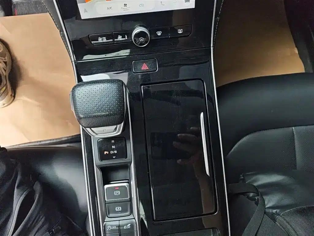 Roewe i6 MAX 2020 300TGI Automatic Cool Edition — миниатюра 14