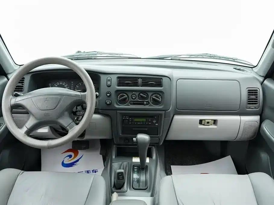 2004 Pajero Sport 3.0L Automatic 4WD Super Deluxe Edition — миниатюра 11