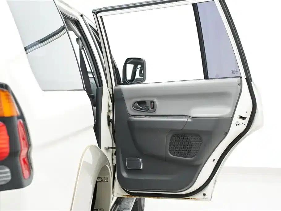 2004 Pajero Sport 3.0L Automatic 4WD Super Deluxe Edition — миниатюра 25