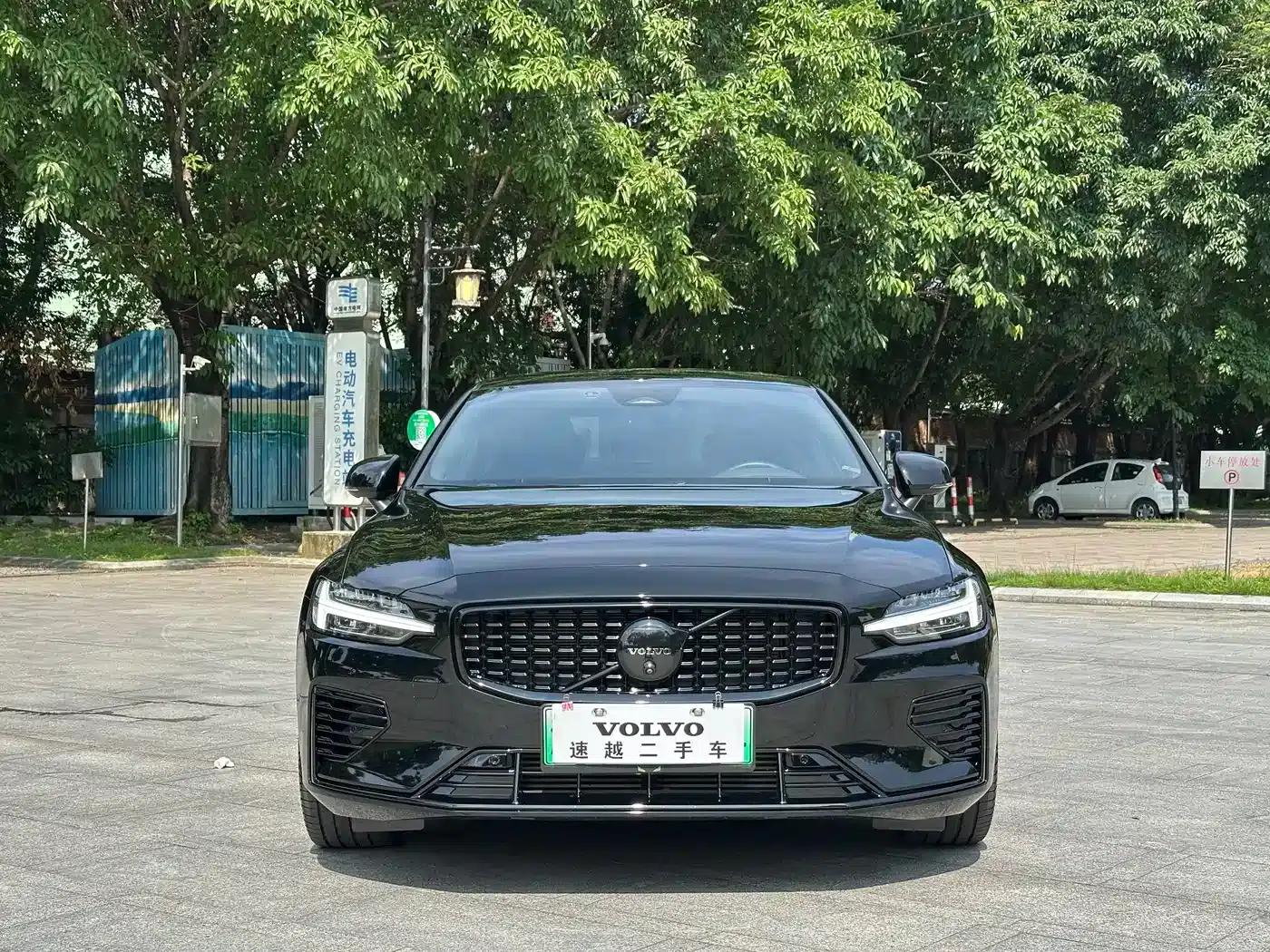 2024 Volvo S60 Plug-in Hybrid T8 AWD Long Range Inscription Midnight Black Edition — миниатюра 2