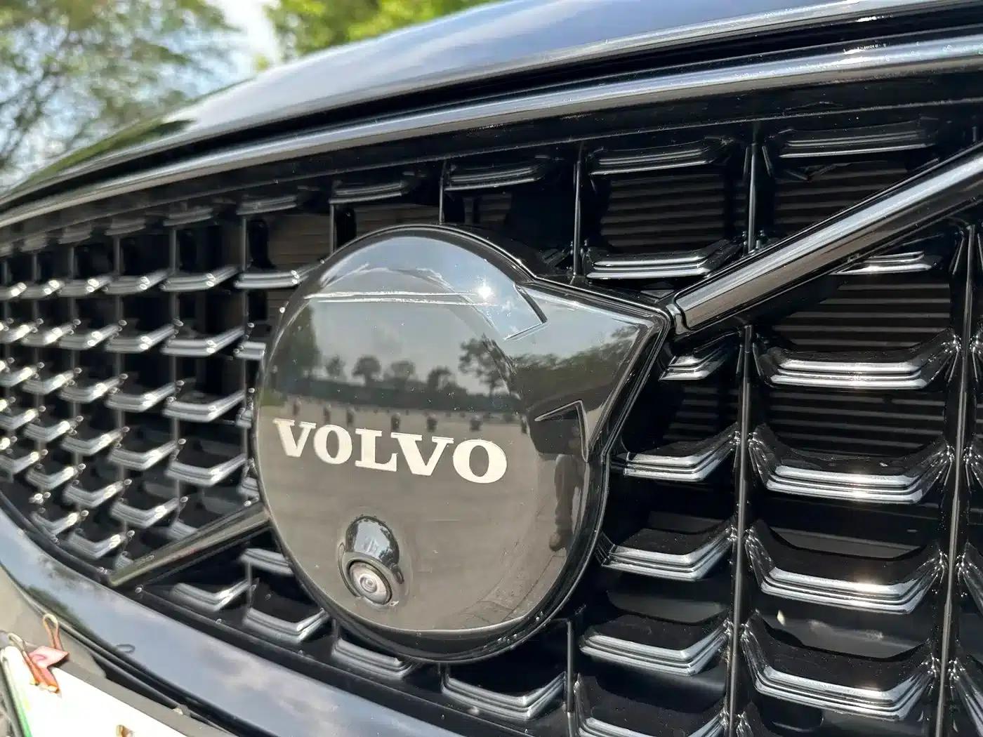 2024 Volvo S60 Plug-in Hybrid T8 AWD Long Range Inscription Midnight Black Edition — миниатюра 11
