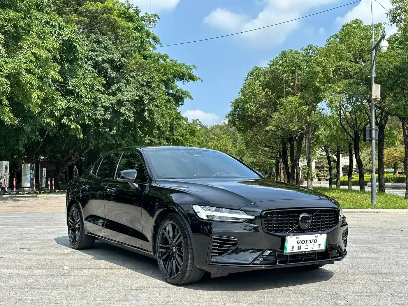 2024 Volvo S60 Plug-in Hybrid T8 AWD Long Range Inscription Midnight Black Edition — миниатюра 3