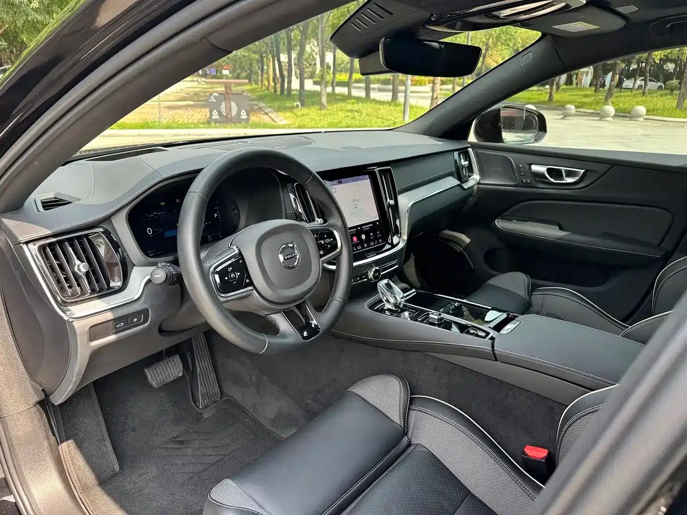 2024 Volvo S60 Plug-in Hybrid T8 AWD Long Range Inscription Midnight Black Edition — миниатюра 7
