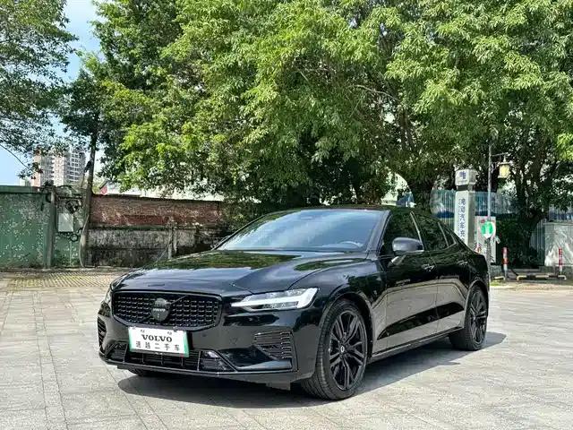 2024 Volvo S60 Plug-in Hybrid T8 AWD Long Range Inscription Midnight Black Edition