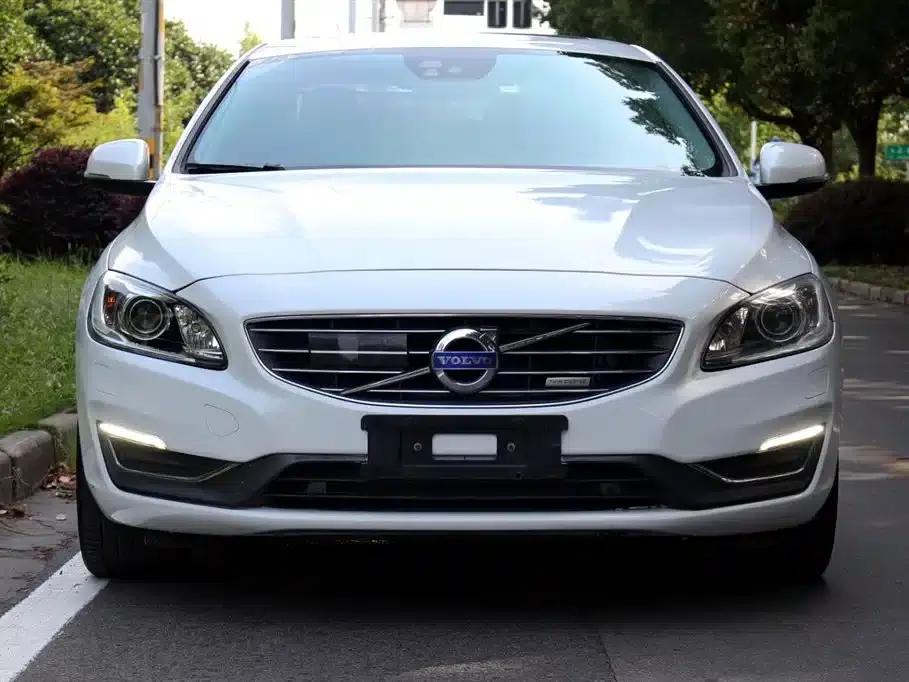 2015 Volvo S60 Plug-in Hybrid, S60L E-Drive Hybrid, T6 Smart Edition — миниатюра 2