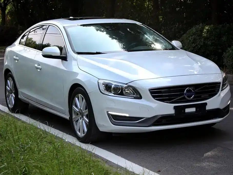 2015 Volvo S60 Plug-in Hybrid, S60L E-Drive Hybrid, T6 Smart Edition — миниатюра 3