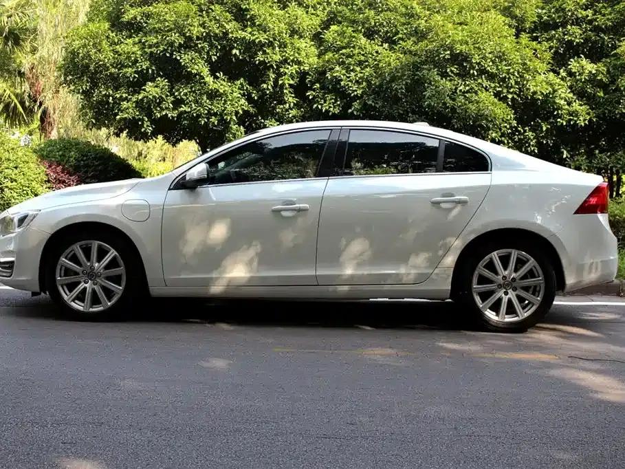 2015 Volvo S60 Plug-in Hybrid, S60L E-Drive Hybrid, T6 Smart Edition — миниатюра 4