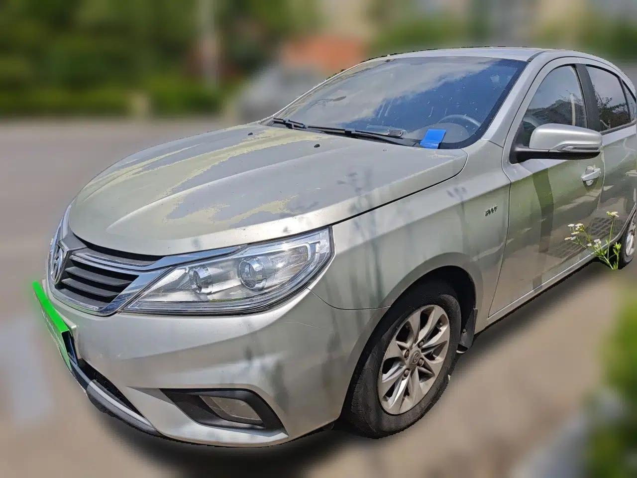 Baojun 630 2016 1.5L manual Comfort trim level — миниатюра 1