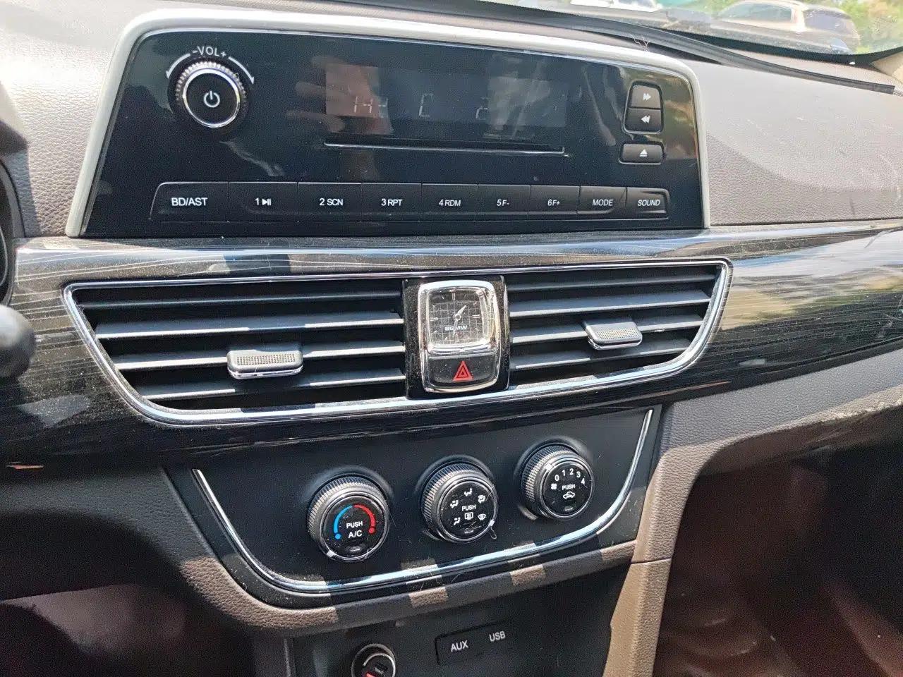 Baojun 630 2016 1.5L manual Comfort trim level — миниатюра 13