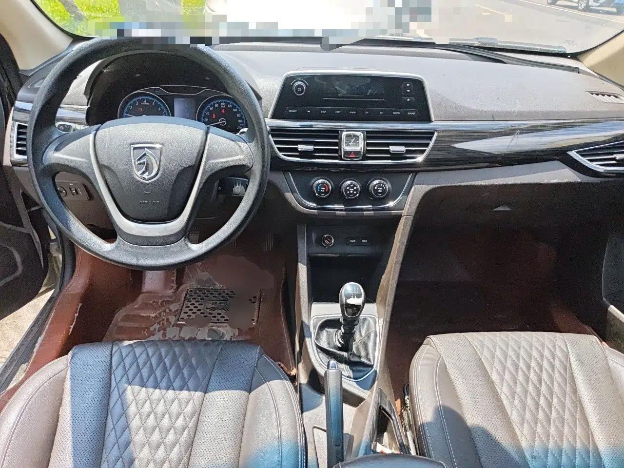 Baojun 630 2016 1.5L manual Comfort trim level — миниатюра 9