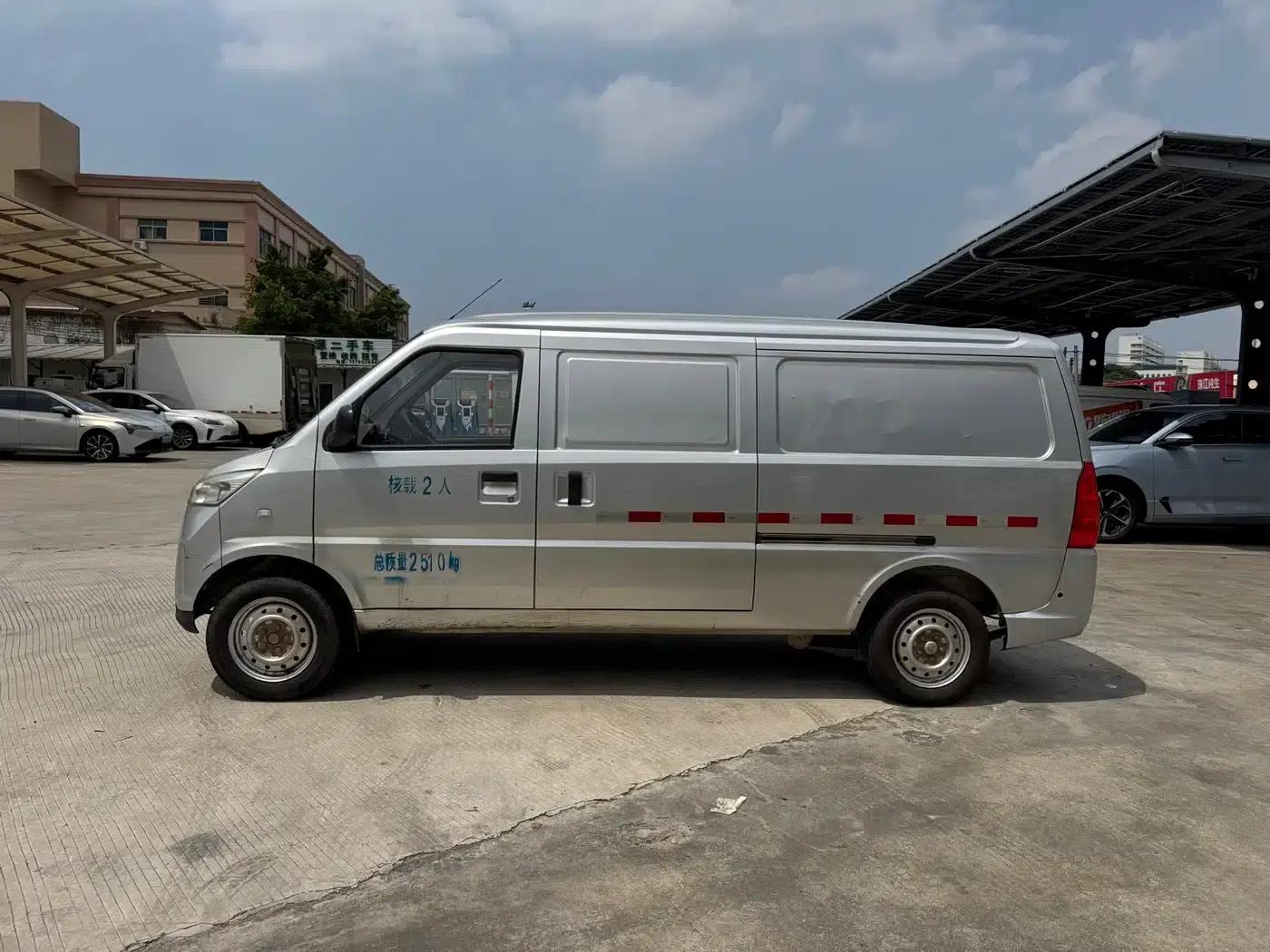 Wuling EV50 2021 model van logistics vehicle, Lishen 41.6kWh Tongyu Electric Control — миниатюра 12