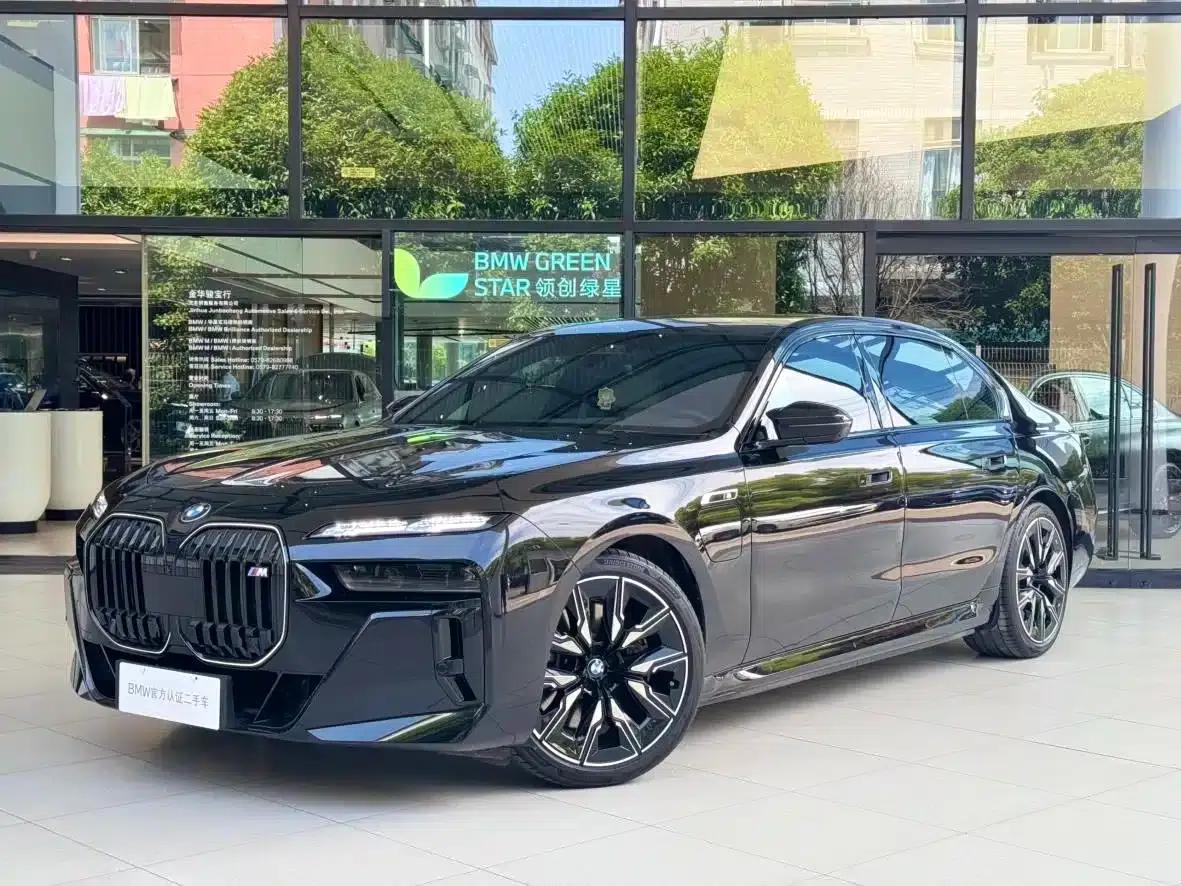 BMW i7 M70L 2023 Model — миниатюра 1
