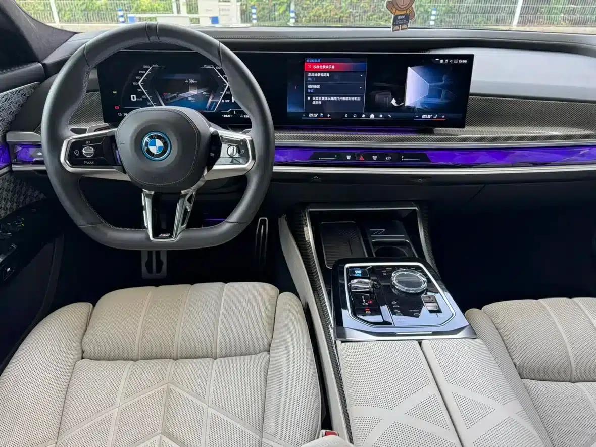 BMW i7 M70L 2023 Model — миниатюра 13