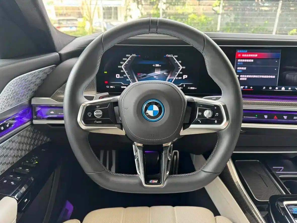BMW i7 M70L 2023 Model — миниатюра 14