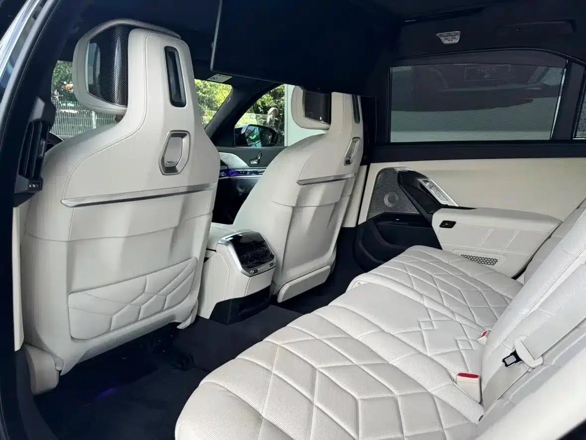 BMW i7 M70L 2023 Model — миниатюра 18