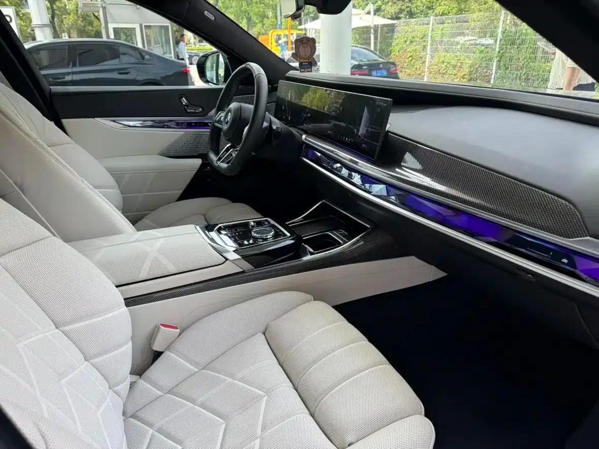 BMW i7 M70L 2023 Model — миниатюра 19