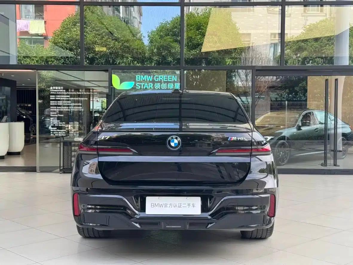 BMW i7 M70L 2023 Model — миниатюра 4