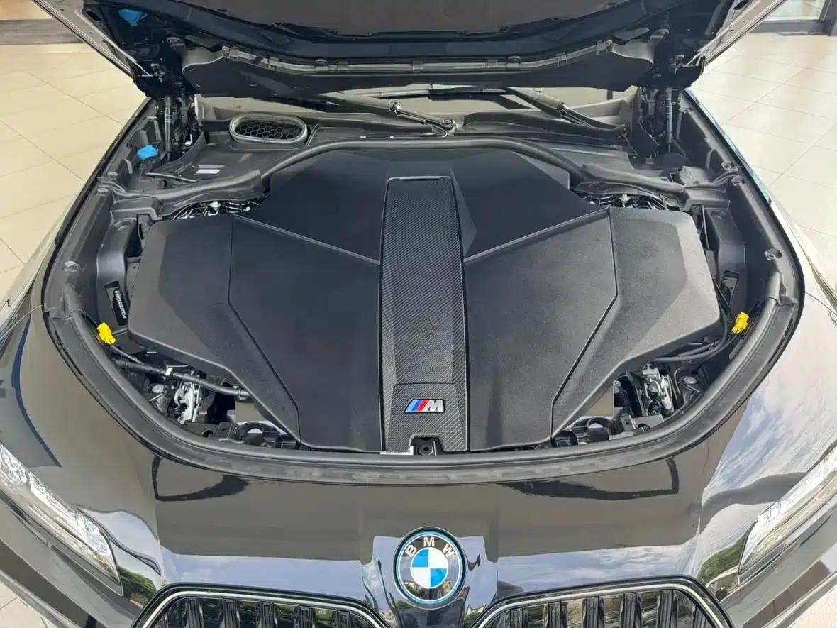 BMW i7 M70L 2023 Model — миниатюра 7