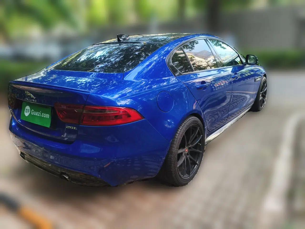 Jaguar XE 2018 2.0T 250 PS Two-Wheel-Drive R-Sport Sport Edition — миниатюра 6