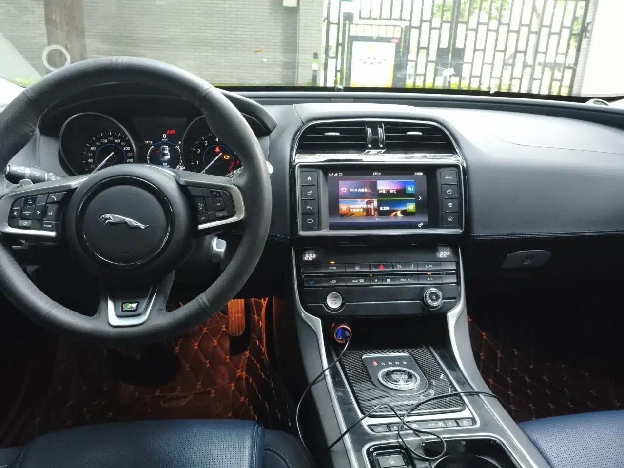 Jaguar XE 2018 2.0T 250 PS Two-Wheel-Drive R-Sport Sport Edition — миниатюра 9