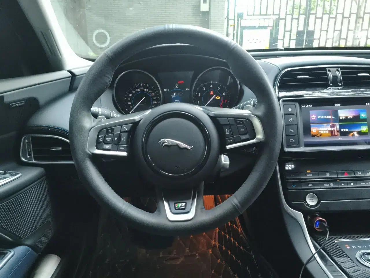 Jaguar XE 2018 2.0T 250 PS Two-Wheel-Drive R-Sport Sport Edition — миниатюра 10