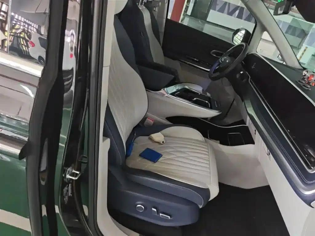 Maxus G90 2022 2.0T Interstellar 7-Seater Edition — миниатюра 25