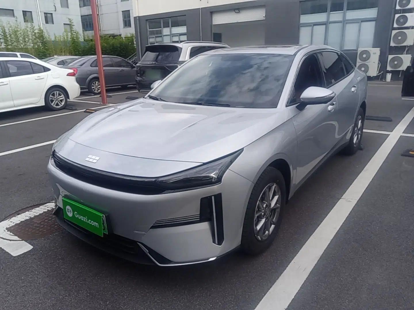Geely Galaxy L6 2025 EM-i 60km Exploration Edition — миниатюра 1