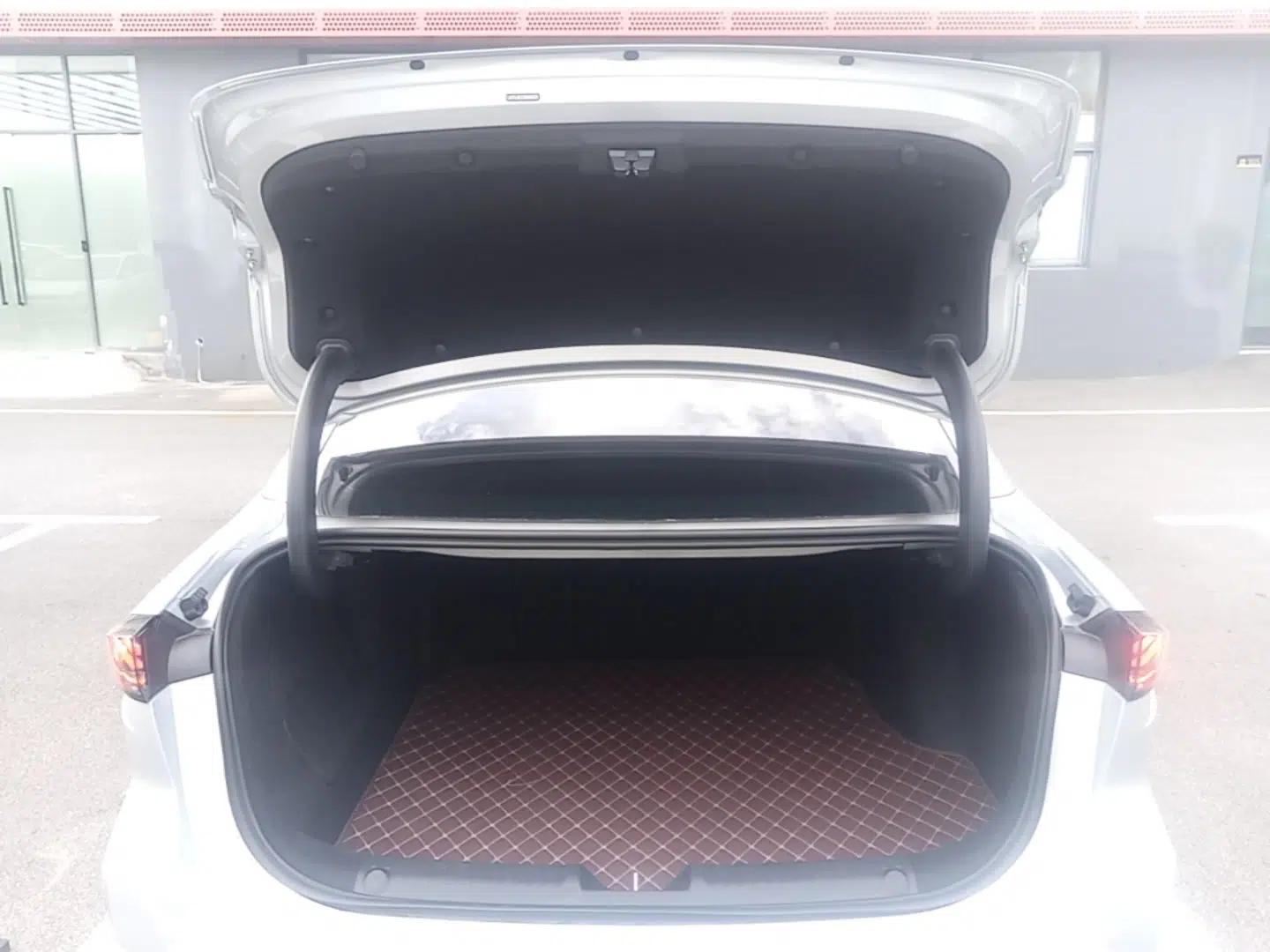 Geely Galaxy L6 2025 EM-i 60km Exploration Edition — миниатюра 22