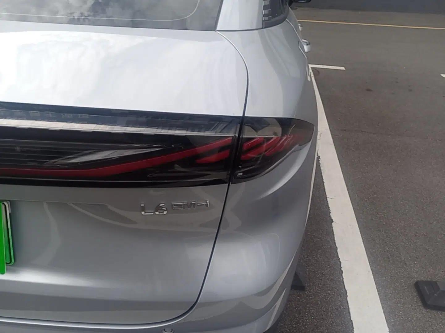 Geely Galaxy L6 2025 EM-i 60km Exploration Edition — миниатюра 9