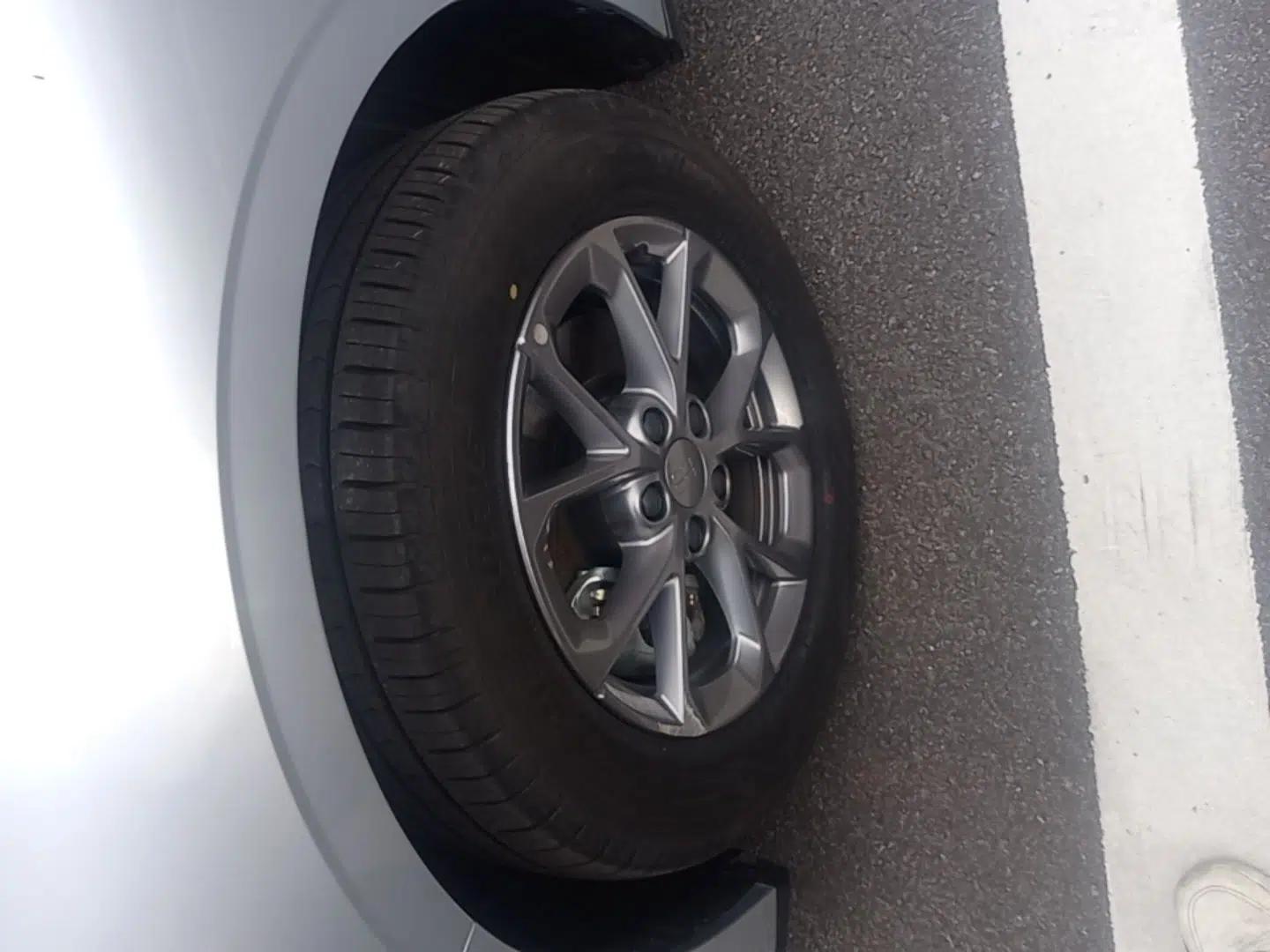 Geely Galaxy L6 2025 EM-i 60km Exploration Edition — миниатюра 10