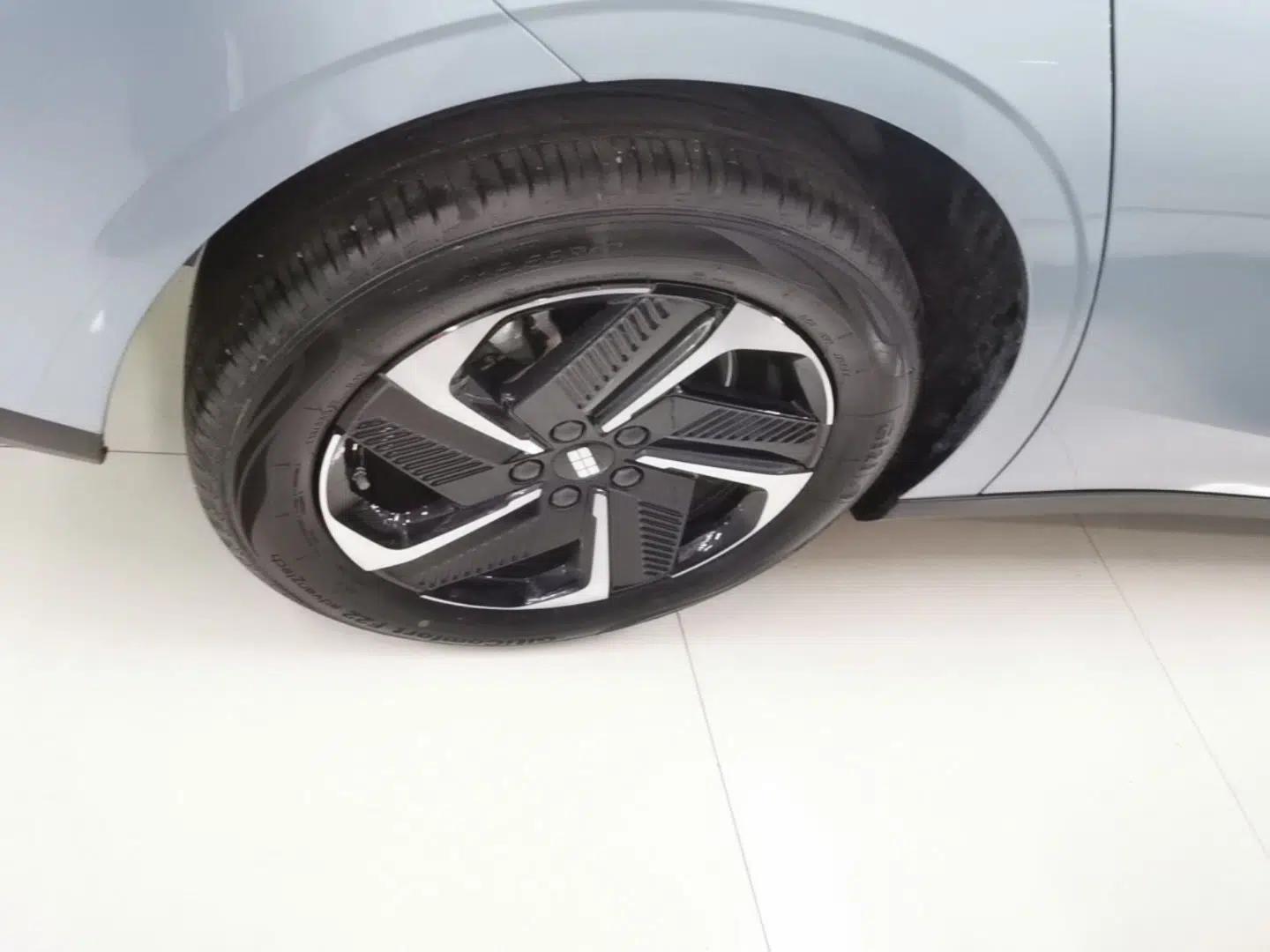 Geely Galaxy L6 2025 EM-i 140km Starship Edition — миниатюра 11