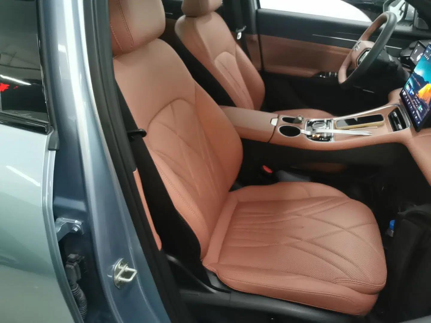 Geely Galaxy L6 2025 EM-i 140km Starship Edition — миниатюра 24