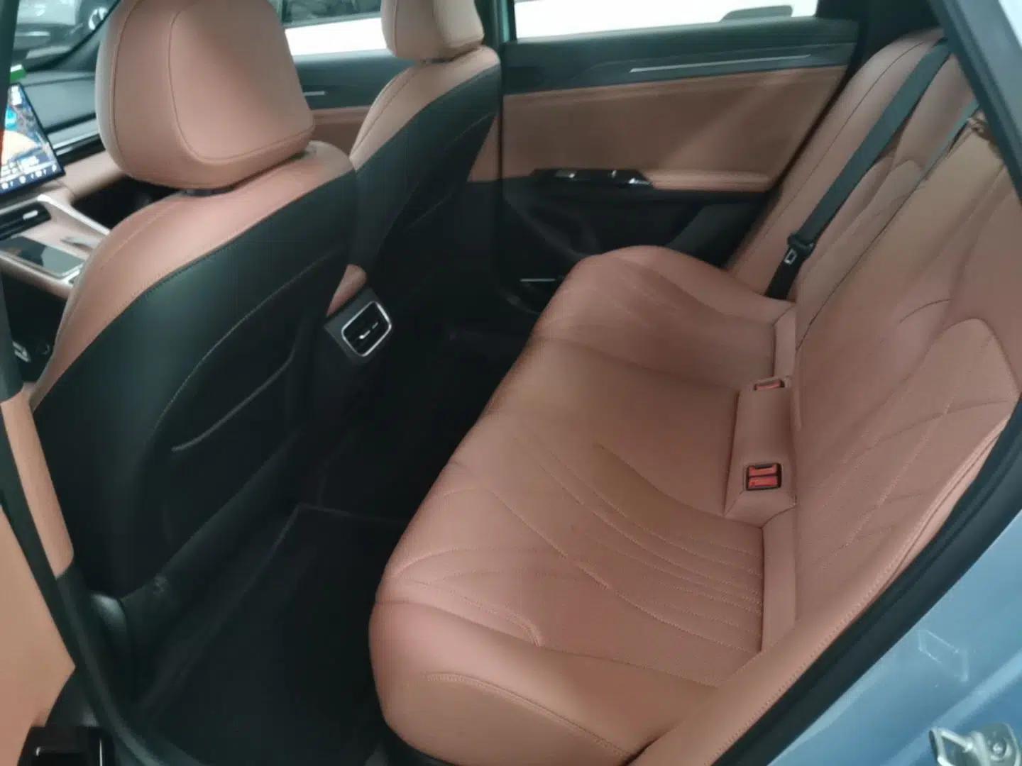 Geely Galaxy L6 2025 EM-i 140km Starship Edition — миниатюра 25