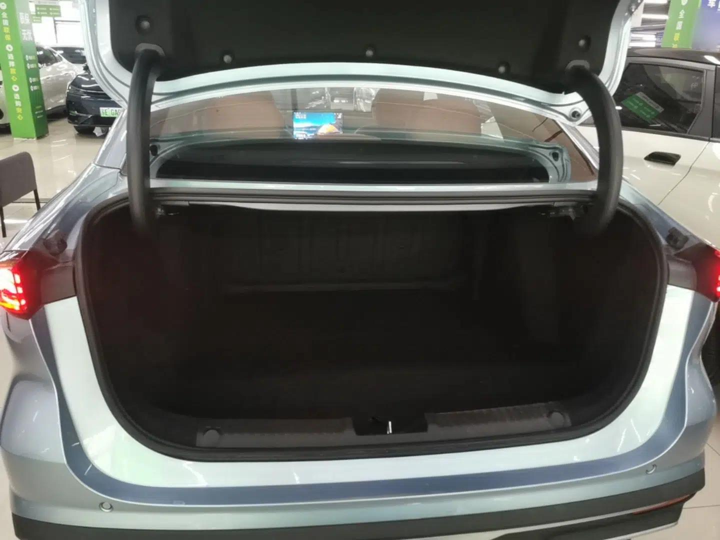 Geely Galaxy L6 2025 EM-i 140km Starship Edition — миниатюра 27