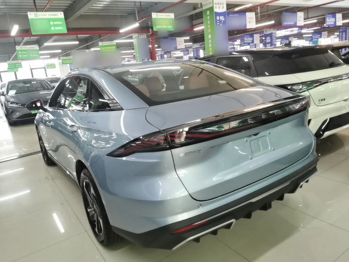 Geely Galaxy L6 2025 EM-i 140km Starship Edition — миниатюра 4