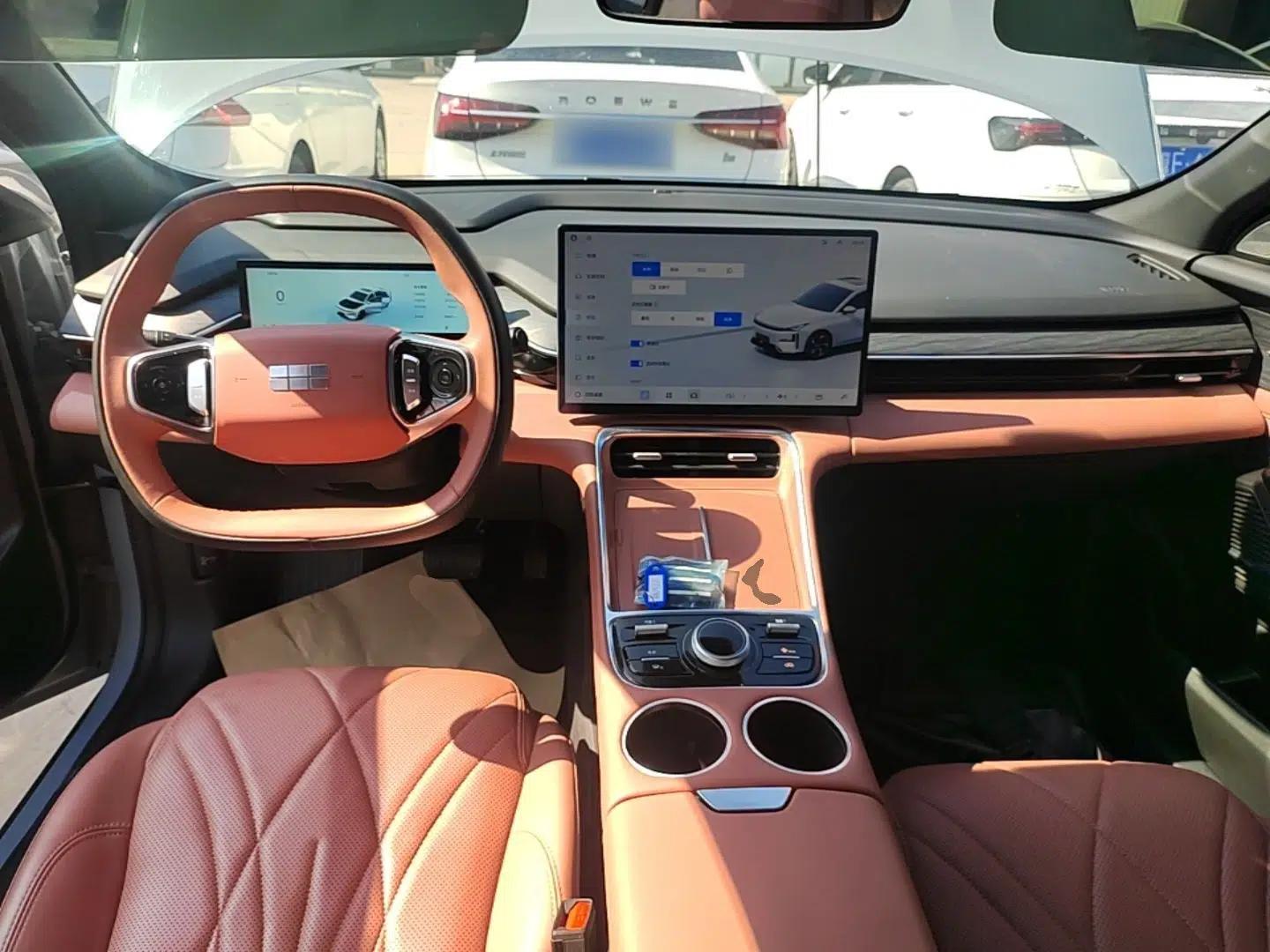 Geely Galaxy L6 2025 EM-i 140km Explorer+ Edition — миниатюра 17