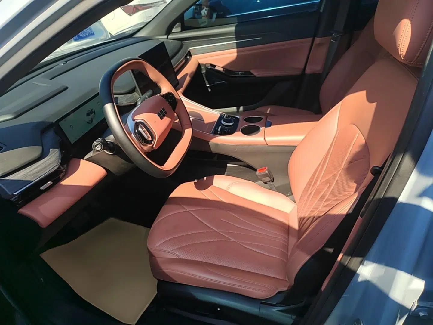 Geely Galaxy L6 2025 EM-i 140km Explorer+ Edition — миниатюра 22
