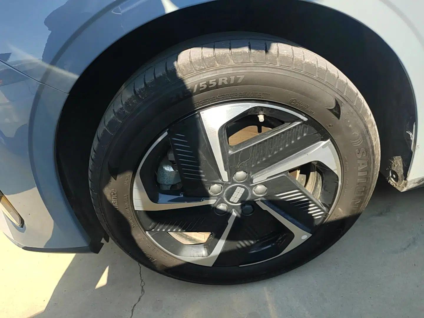 Geely Galaxy L6 2025 EM-i 140km Explorer+ Edition — миниатюра 10