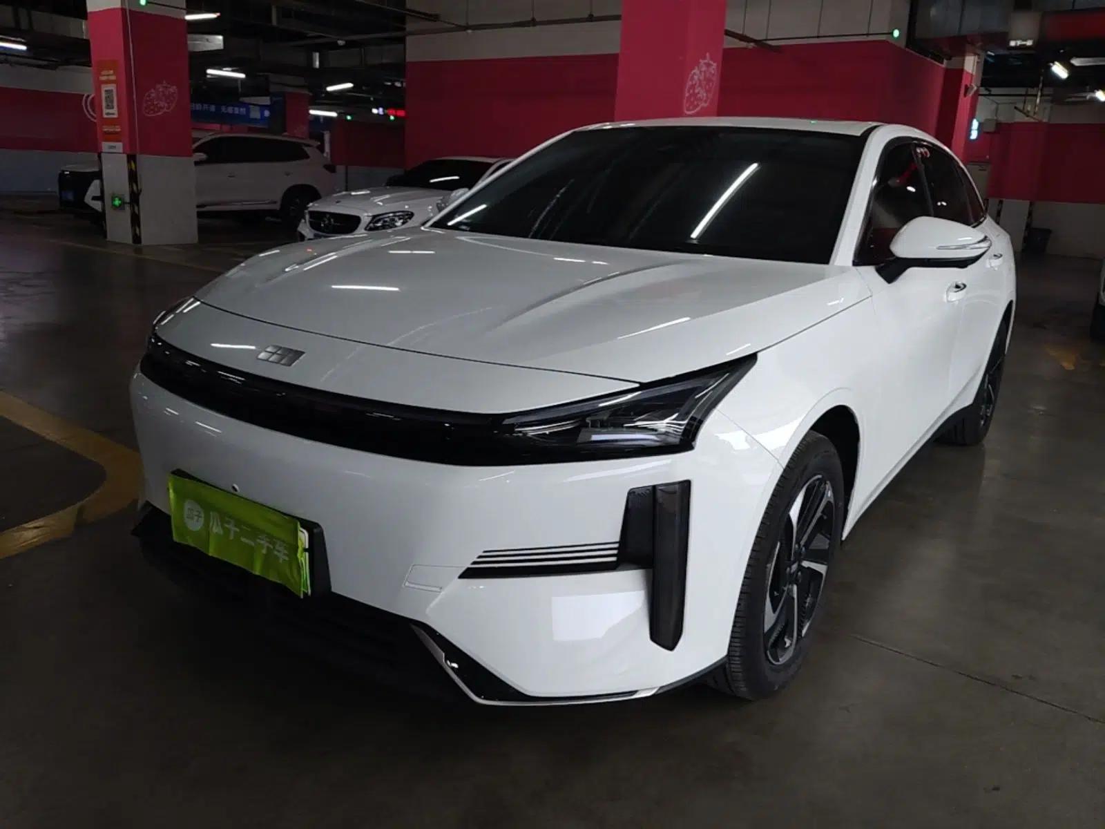 Geely Galaxy L6 2025 EM-i 140km Starship Edition — миниатюра 1