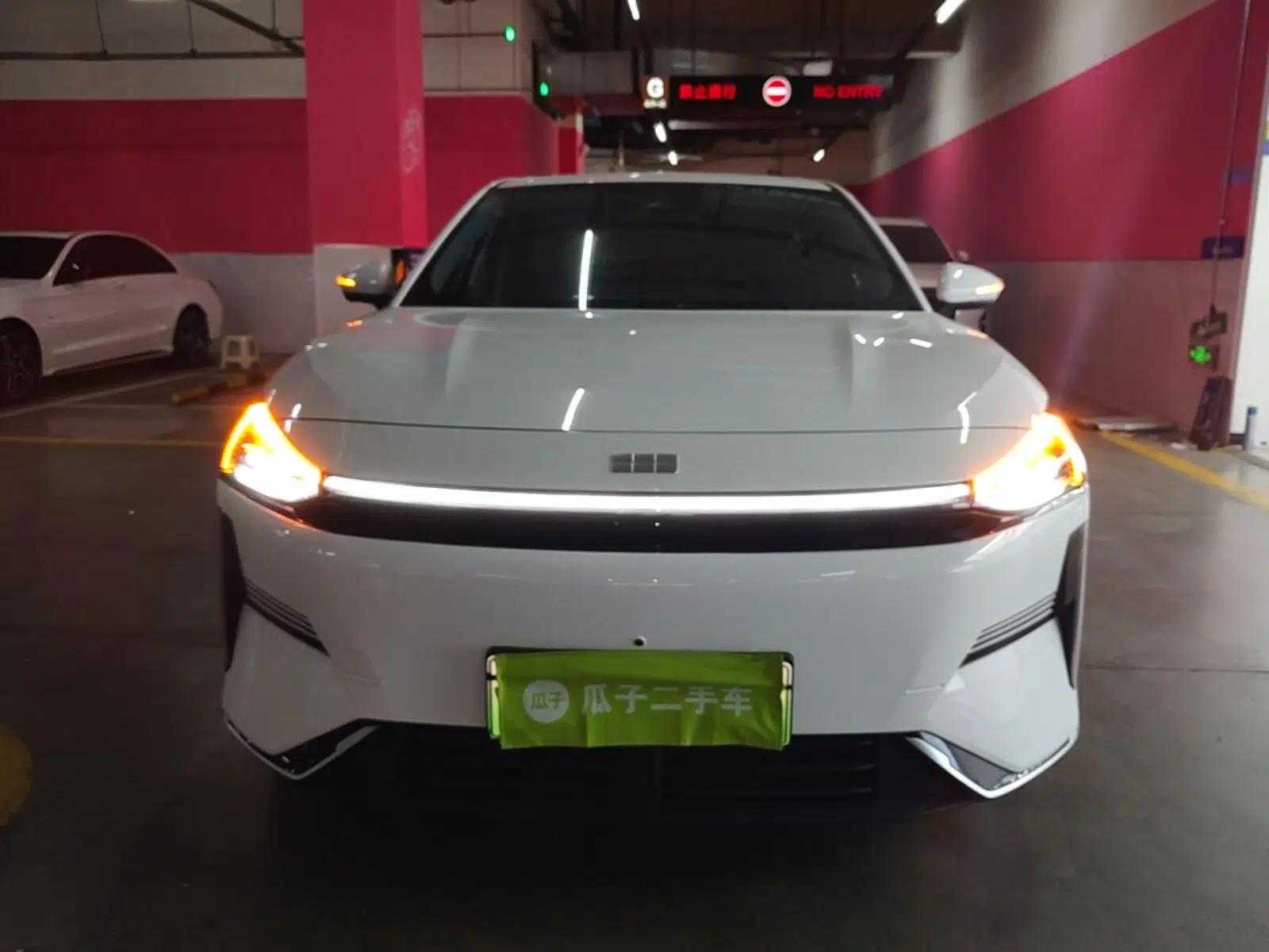 Geely Galaxy L6 2025 EM-i 140km Starship Edition — миниатюра 2