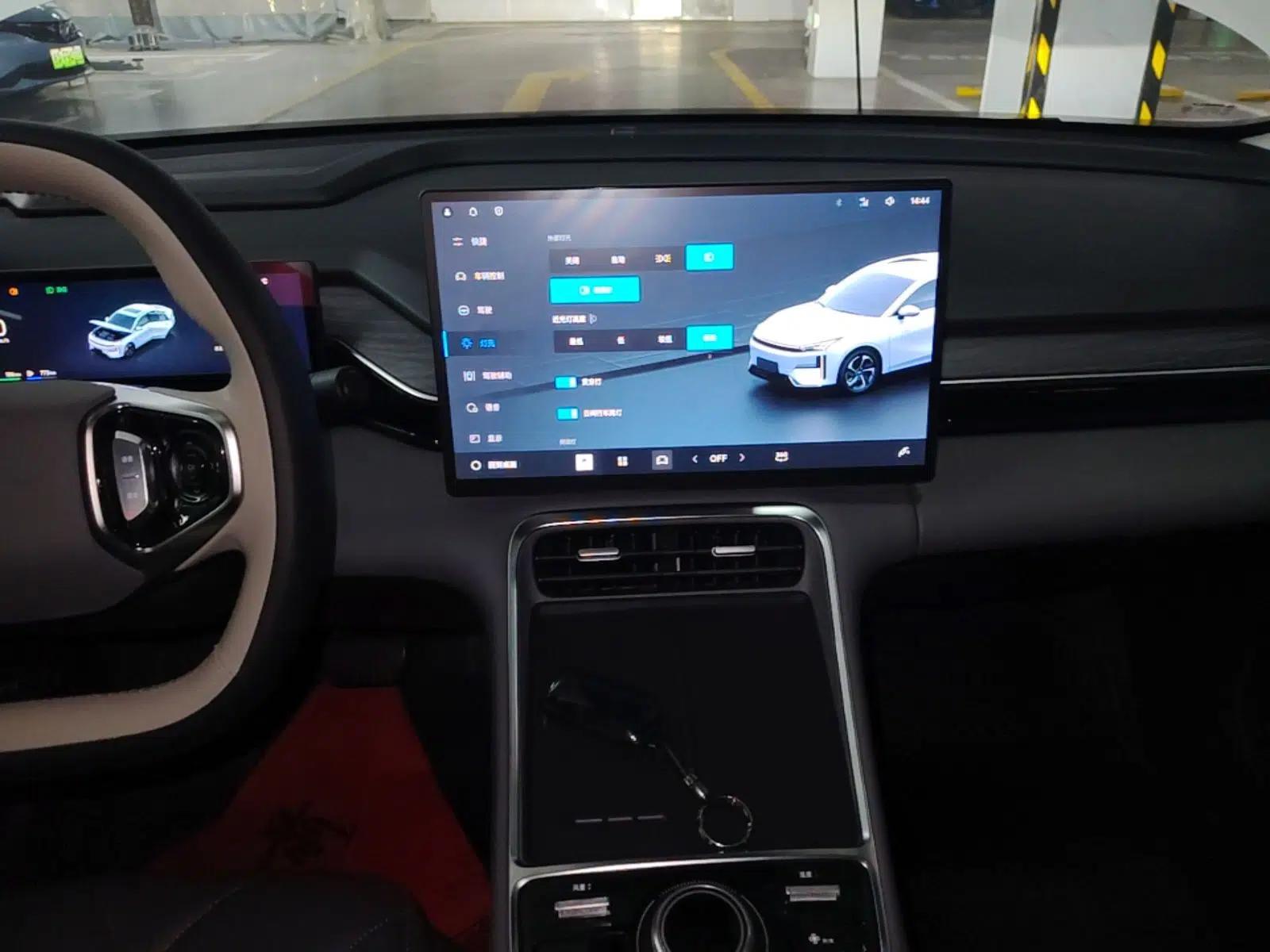 Geely Galaxy L6 2025 EM-i 140km Starship Edition — миниатюра 20