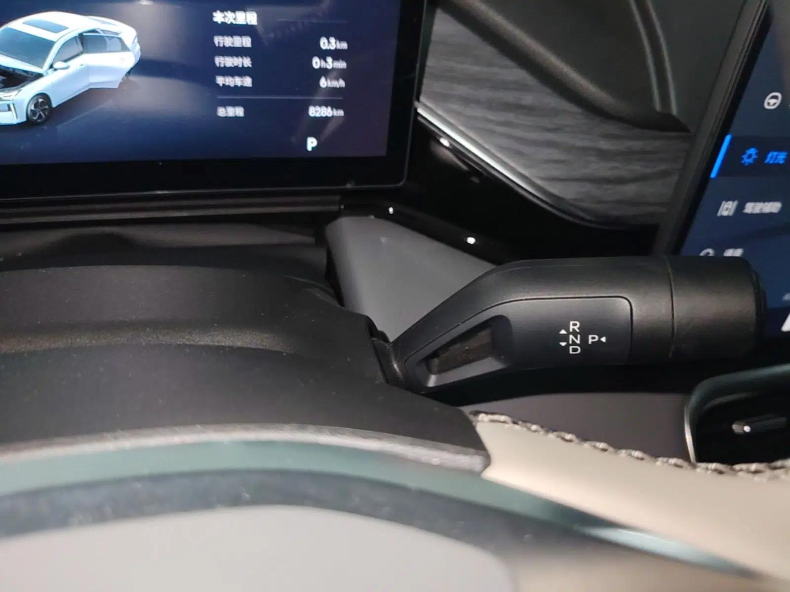 Geely Galaxy L6 2025 EM-i 140km Starship Edition — миниатюра 21